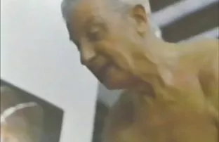 XXX सोनेरी केस व गोरी त्वचा खूप लोकांना झवणारी बाई केसाळ मांजर सह गुंतलेली आहे सक्रिय हस्तमैथुन
