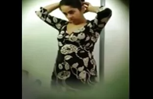 XXX आशियाई मुलगी करण्याचा प्रयत्न गिळणे बिग dick