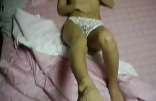 XXX पांढरा कुत्री moans दबाव काळा बूल्ला त्याच्या गांड नितंब