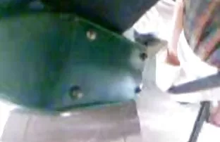 XXX Freshman flaunts समोर एक आरसा आणि caresses तिच्या शरीरात