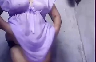 XXX आलिस Fucks आणि तिच्या गरम मैत्रीण एक कृत्रिम लंड