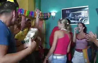 XXX मध्ये तोंड पुच्ची