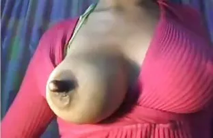 XXX वांगण घातलेला राहील आणि घोटा जाड टाचणीने पाडलेले छिद्र