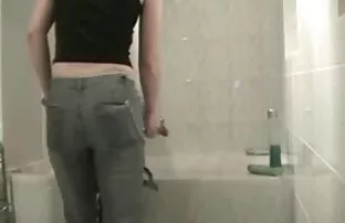 XXX Aflit माणूस आणि त्याच्या तोंडात cums