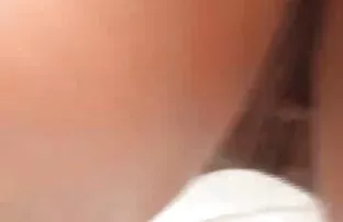XXX मधली squirms मजला वर नग्न नंतर चहा