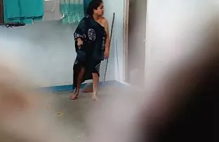 XXX सुंदर तरूणी indulges वस्तू जी कमौत्तेजित करते प्लंबिंग