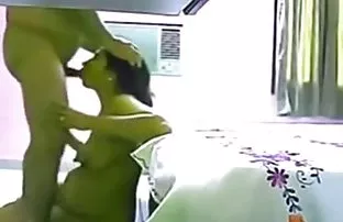 XXX दुरुस्ती केली लॅपटॉप आणि एक प्रौढ दिले प्रकारची