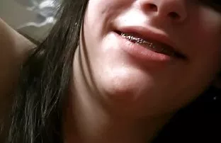 XXX मुलगी takes off her cunt कॅमेरा