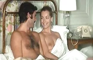 XXX एक समलिंगी संबंध ठेवणारी स्त्री, मुलगी बेडरूममध्ये सुखकारक प्रत्येक इतर सह cunnilingus
