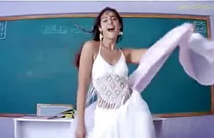 XXX मी गेलो मध्ये bushes करू ओले कामे