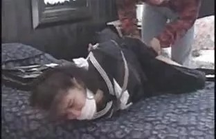 XXX जळत दाट तपकिरी रंगाचे केस बूड मध्ये घरी
