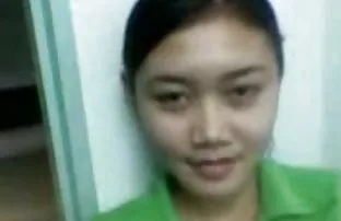 XXX नंतर एक खोल Blowjob,माणूस fucked आहे, दाट तपकिरी रंगाचे केस पलंग वर