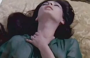 XXX तरुण स्त्री कठोर परिश्रम करते योनी वर कॅमेरा