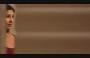 XXX माणूस rudely humiliates GIMP मुलगी सेक्स करण्यापूर्वी