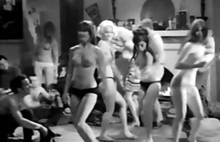 XXX माझे प्रशिक्षक आहे एक कुत्री केले धक्का बंद करून पूल