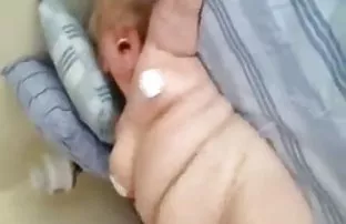 XXX लाल केस असलेल्या व्यक्ति विशाल स्तन सह Fucks माणूस