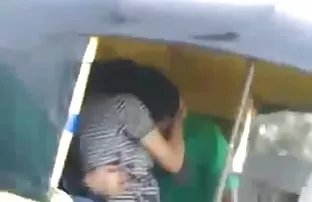 XXX Masturbates आणि cums मजला वर सारखे एक कुत्री