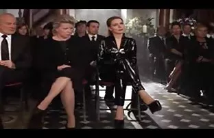 XXX एक मास्क वर ठेवले dick चोखणे कॅमेरा