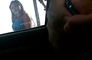 XXX सुंदर दाट तपकिरी रंगाचे केस हाताळते दोन यातील नर शौचालय