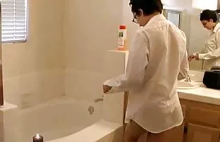 XXX सडपातळ ओले सारखे एक कुत्री मध्ये वातानुकूलन शॉवर