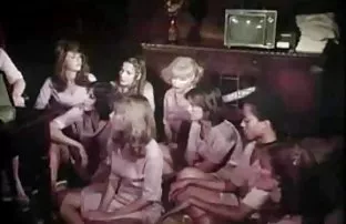 XXX चष्मा लावलेला Elvira अश्लील आहे नट स्थिती लेखापाल